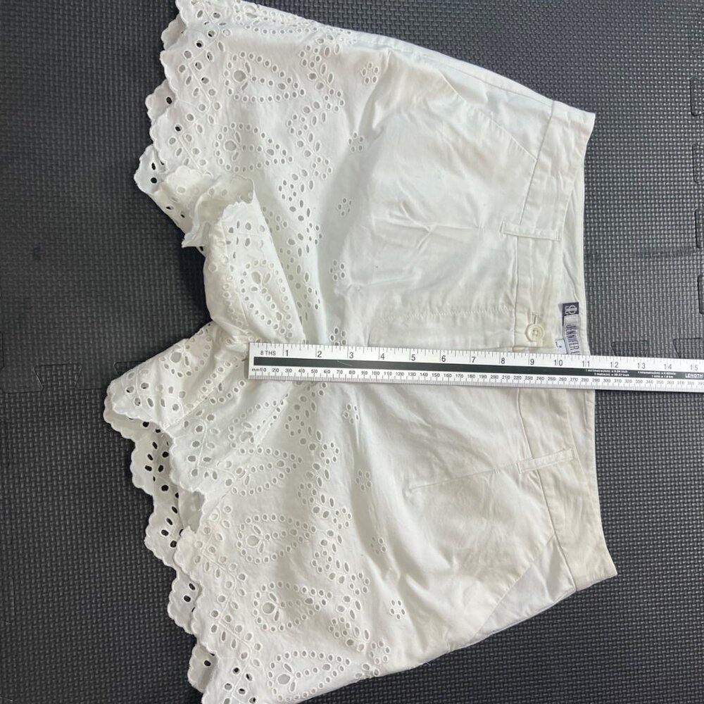 Jennifer Lopez Womens White Eyelet Embroidered Scalloped Hem Shorts Size 8 Made - Picture 3 of 5